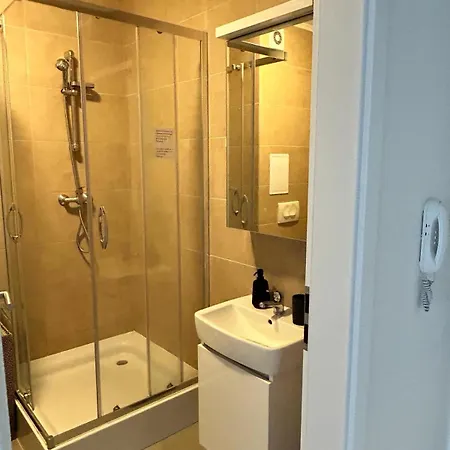 Krásny útulný S Balkónom A Parkovaním! Apartamento Bratislava