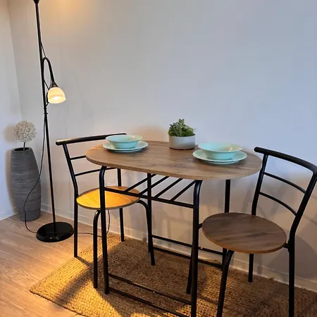 Krásny útulný S Balkónom A Parkovaním! Appartamento